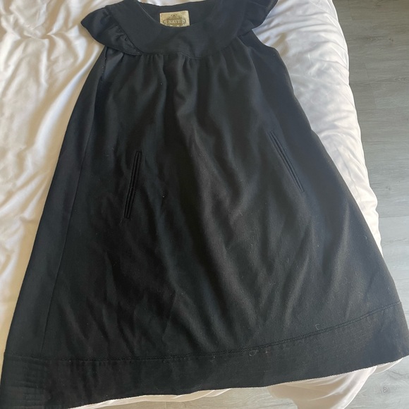 NAVE. Size women’s 2 , but runs big! More like a 6. Color black. - Picture 7 of 14